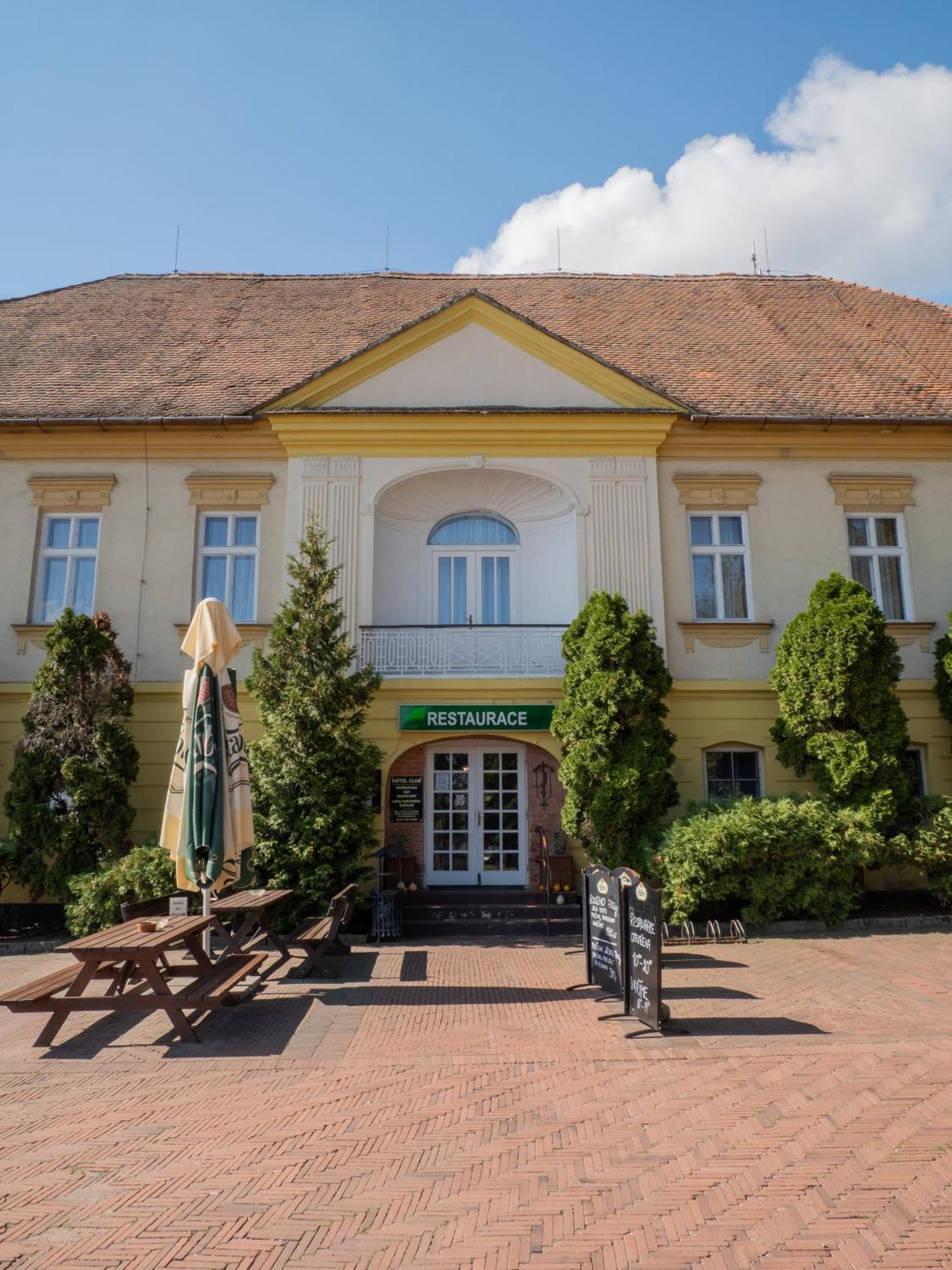 俱乐部酒店 Vranovská Ves 外观 照片