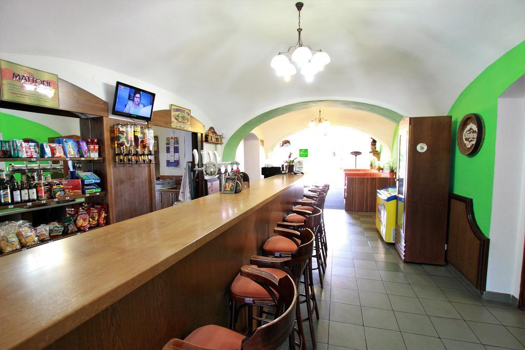 俱乐部酒店 Vranovská Ves 外观 照片